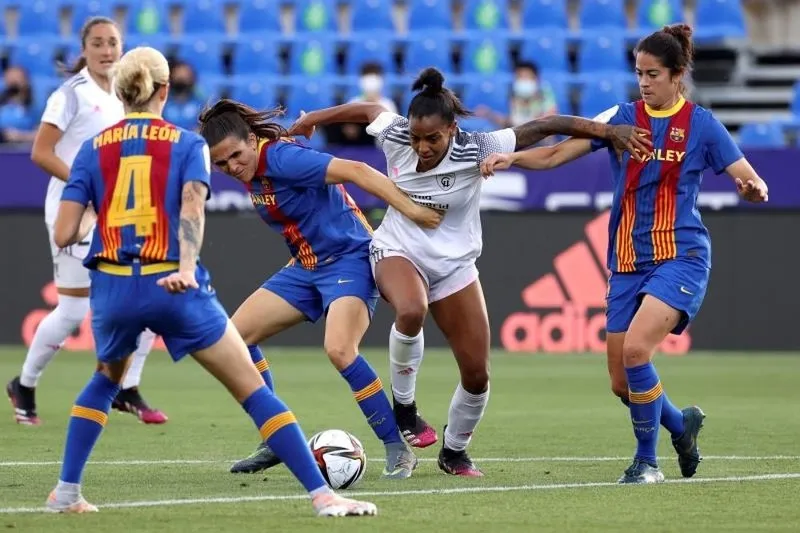 Geyse Ferreira jugando con el Madrid CFF contra el Barcelona