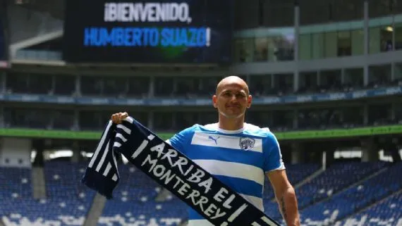 Humberto Suazo en bienvenida con Raya2