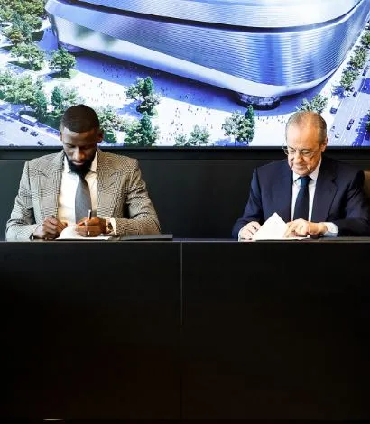 Antonio Rudiger, en firma de contrato con Real Madrid
