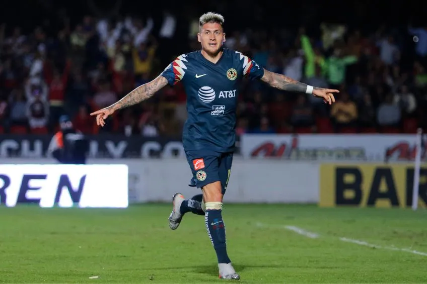 Nicolás Castillo festejando un gol