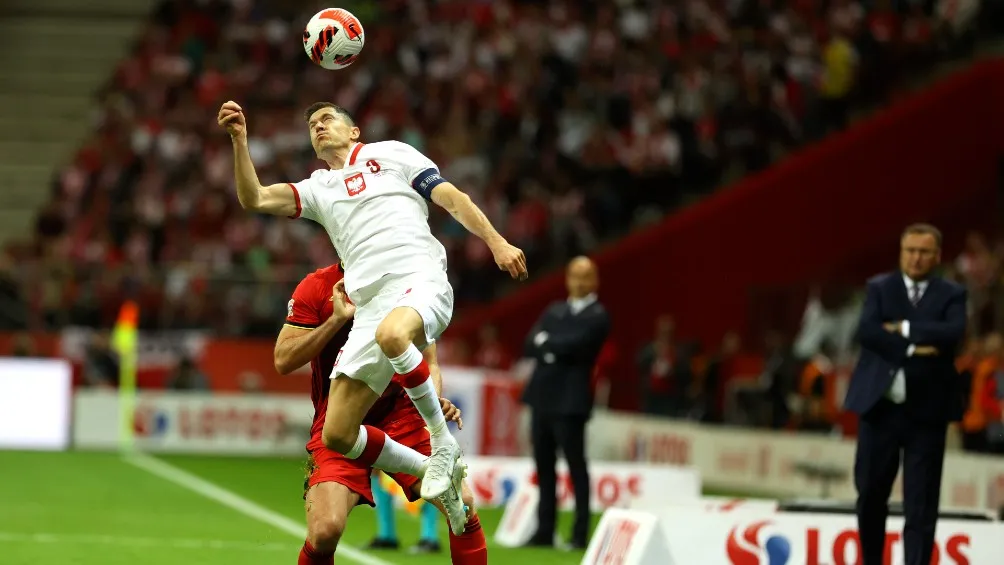 Robert Lewandowski jugando con Polonia