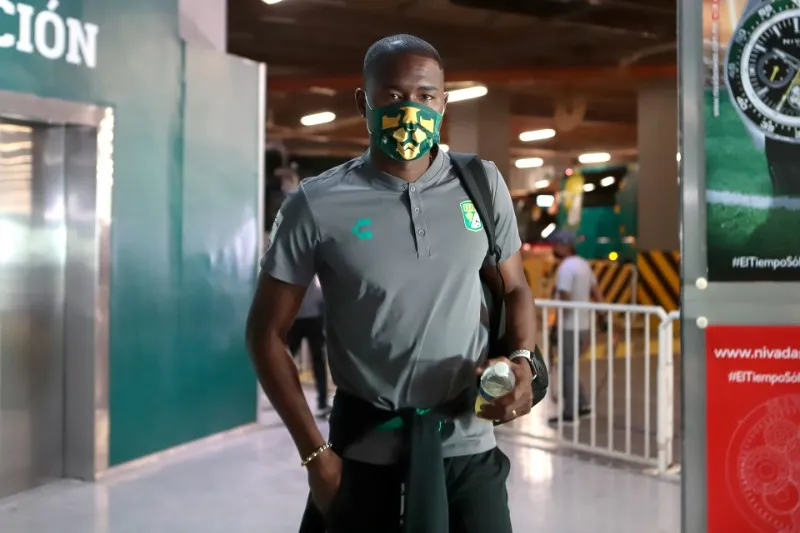 IMAGO7 Andrés Mosquera previo a un partido