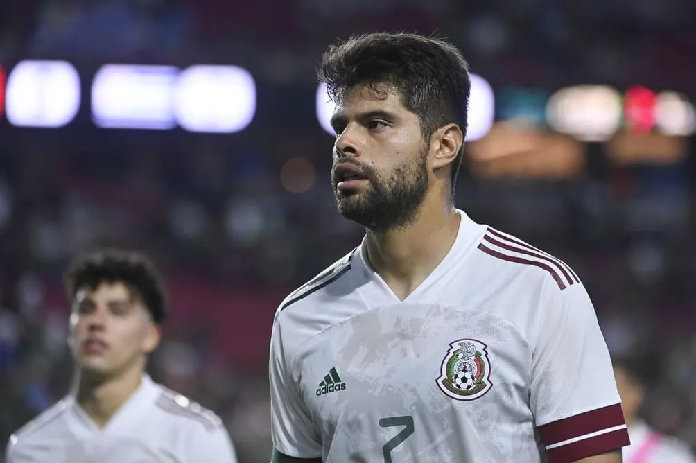 Néstor Araujo llegó a CDMX para reportar con América