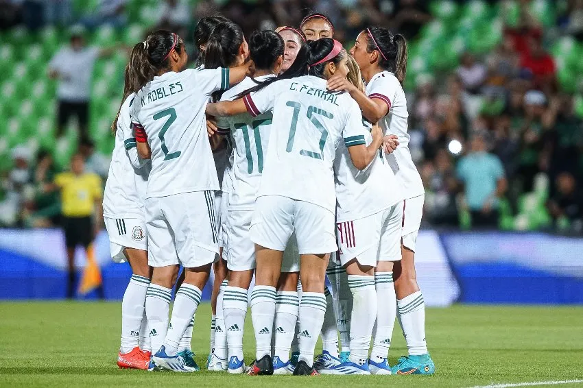 Selección Mexicana Femenil celebrando un gol