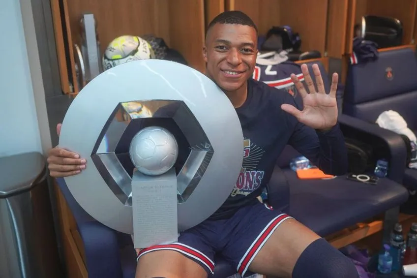 Kylian Mbappé tras ser Campeón de la Ligue 1