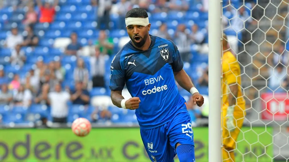 Rodrigo Aguirre logró doblete en el terreno