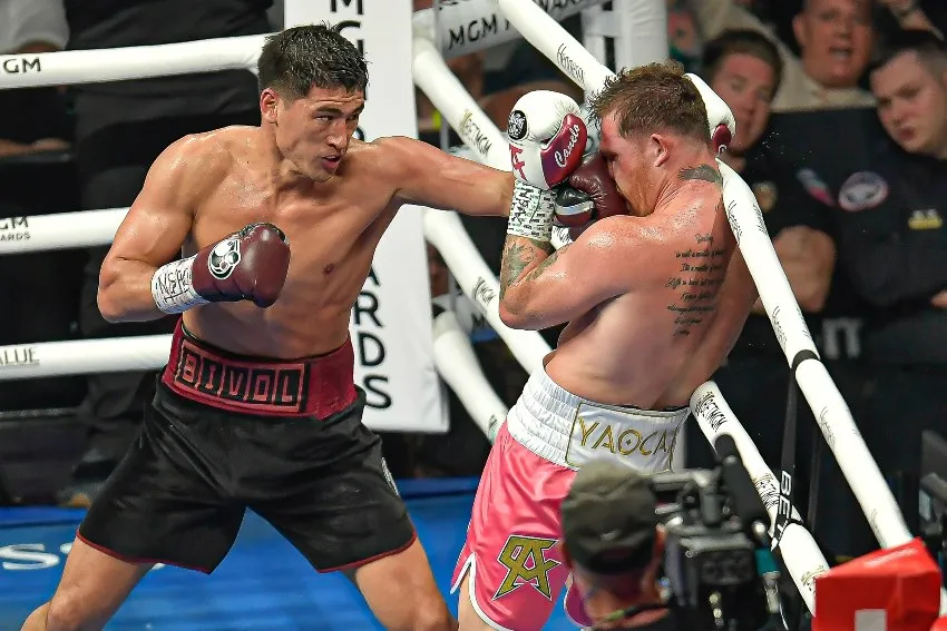 Canelo Álvarez en su pelea vs Bivol