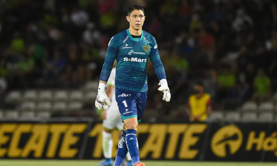 Hugo González en juego con Juárez FC