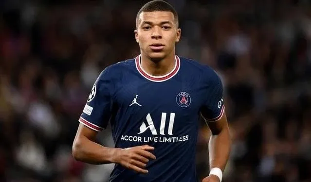 Mbappé jugando con el PSG