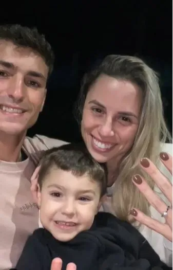 Juan y Sofía Bruno con su pequeño