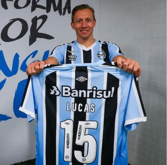 Lucas Leiva con los colores del Gremio