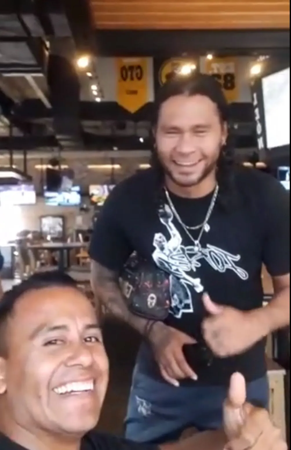 El futbolista apareció nuevamente en un video