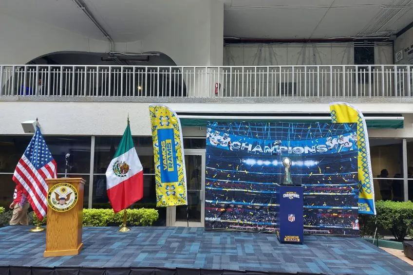 Trofeo Vince Lombardi en la Embajada de Estados Unidos