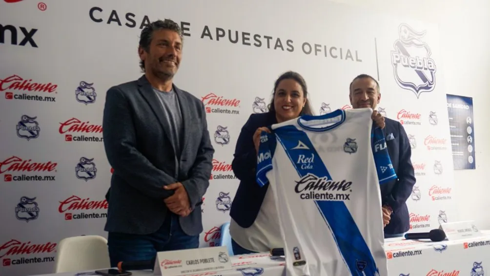 Renovación de la alianza comercial entre Caliente.mx y Club Puebla en el Estadio Cuauhtémoc