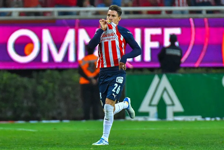 Chicote Calderón celebrando un gol de Chivas