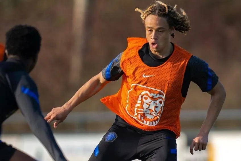 INSTAGRAM: @XaviSimons Xavi Simons entrenando con Países Bajos