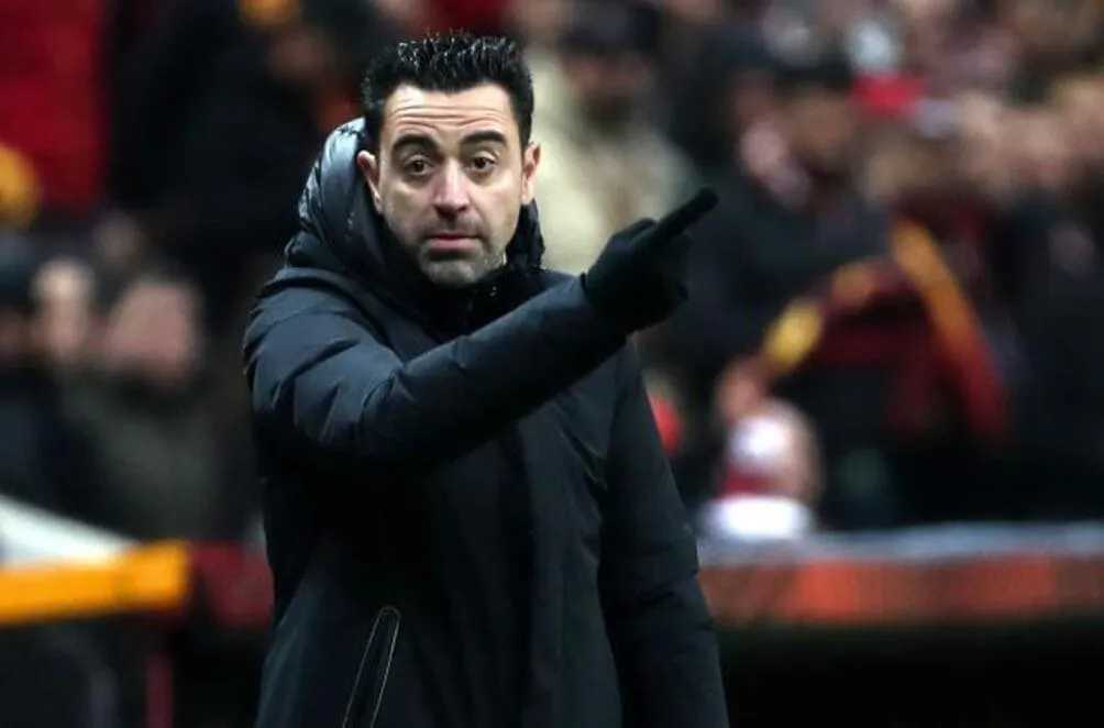 Xavi Hernández busca a Lewandowski
