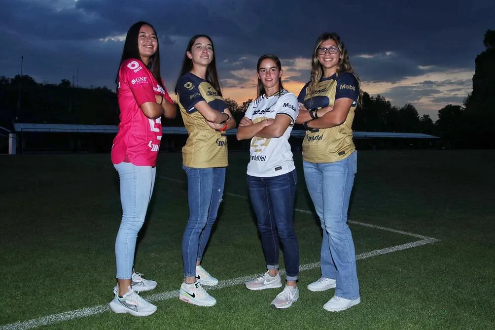 Equipo femenil de Pumas presentan sus uniformes