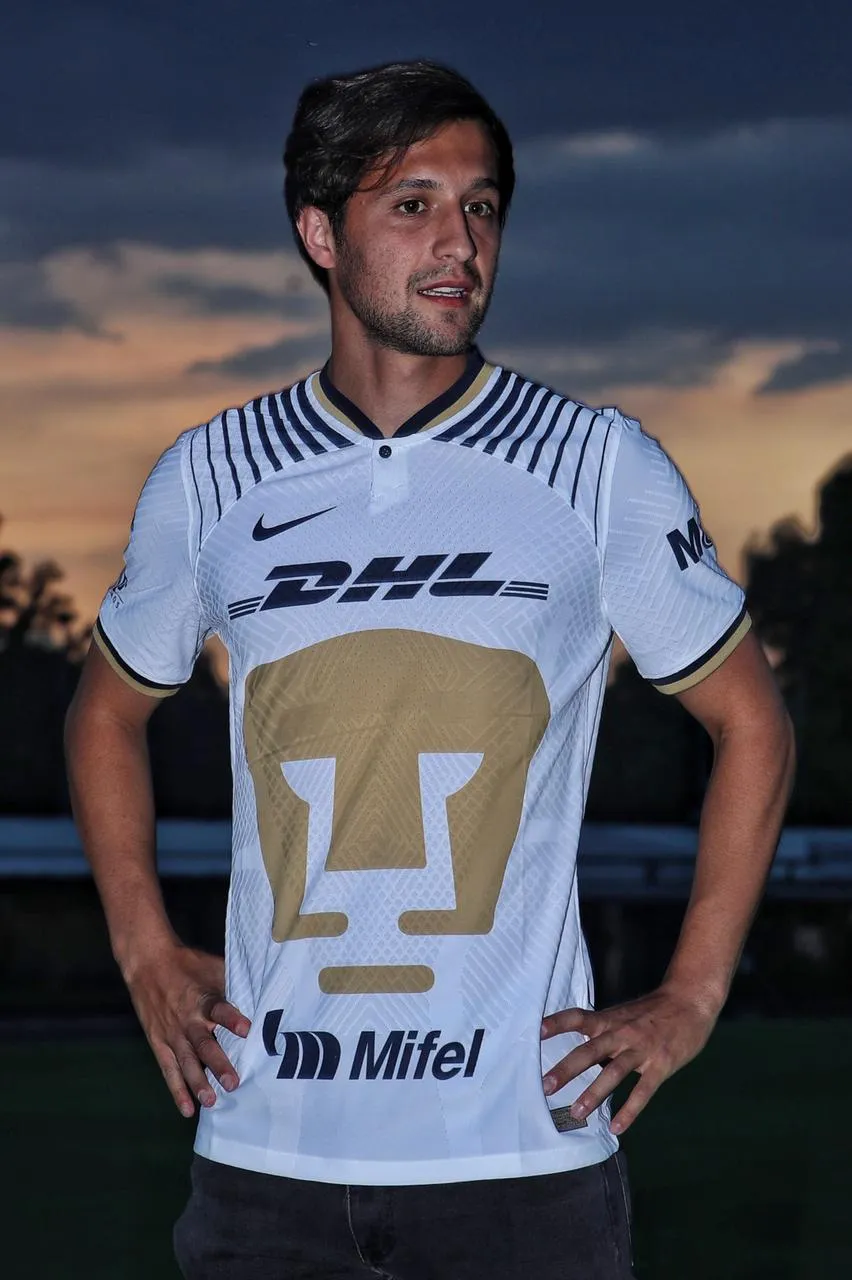Uniforme de local de Pumas 2022-23