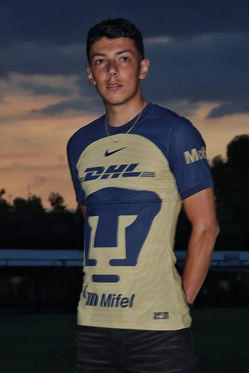 Uniforme de local de Pumas 2022-23