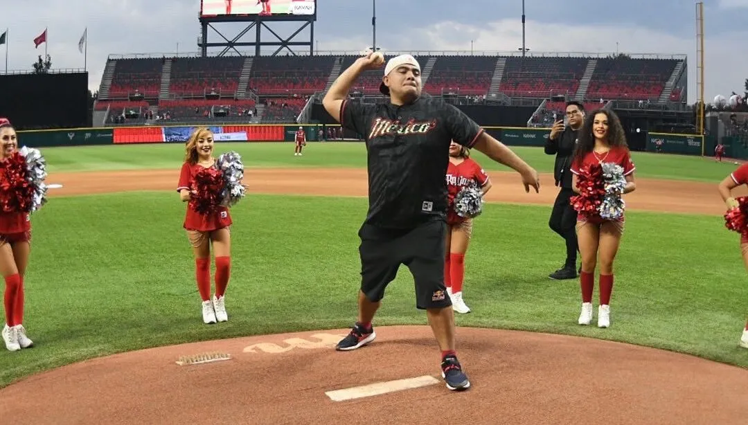 Aczino en el primer lanzamiento de la serie entre Diablos y Tigres