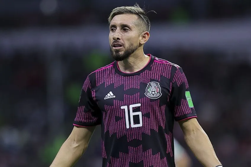 Héctor Herrera durante un partido de México