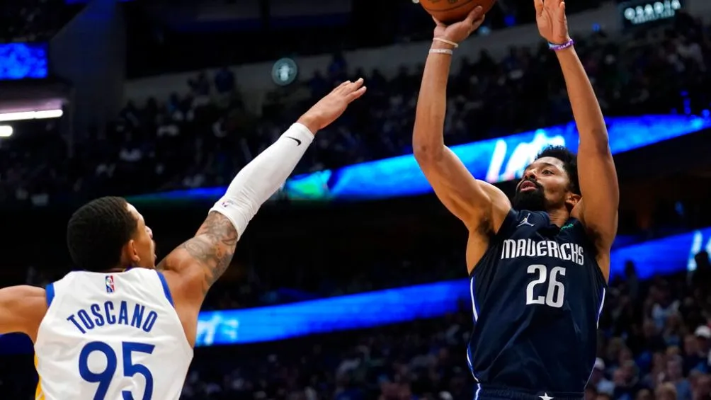 Toscano emigrará ahora con los Lakers