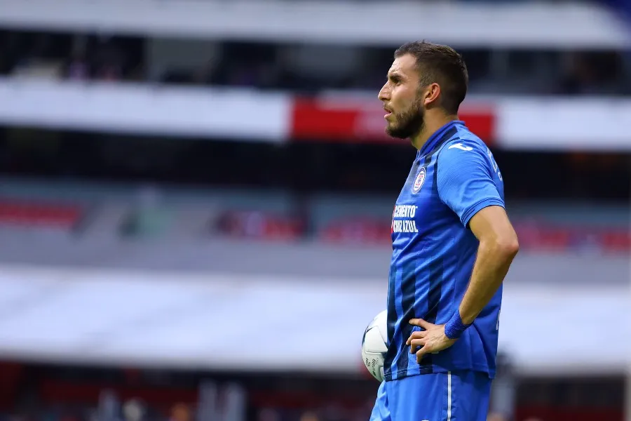 Alejandro Mayorga durante un partido con Cruz Azul