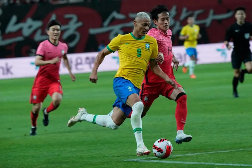 Richarlison durante un partido de Brasil