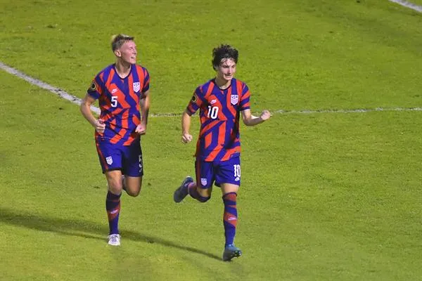 Paxten Aaronson en festejo con Estados Unidos