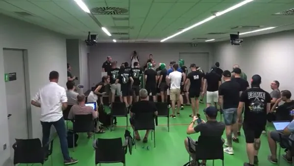 Ultras del Olimpia Liubliana corrieron a Albert Riera