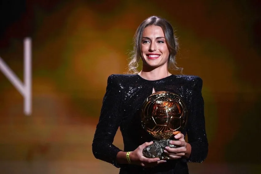 Alexia Putellas tras ganar el Balón de Oro