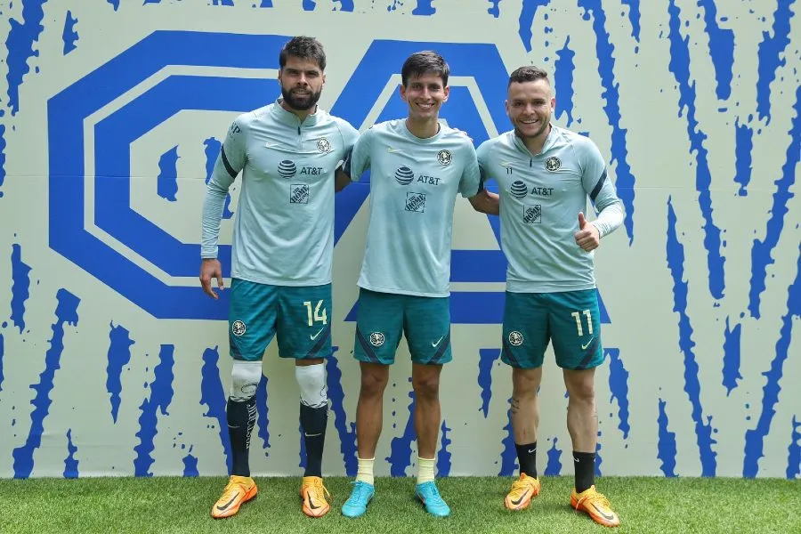 Araujo junto a Damm y Cabecita