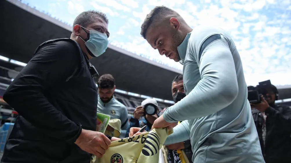 Rodríguez dio autógrafos a la afición