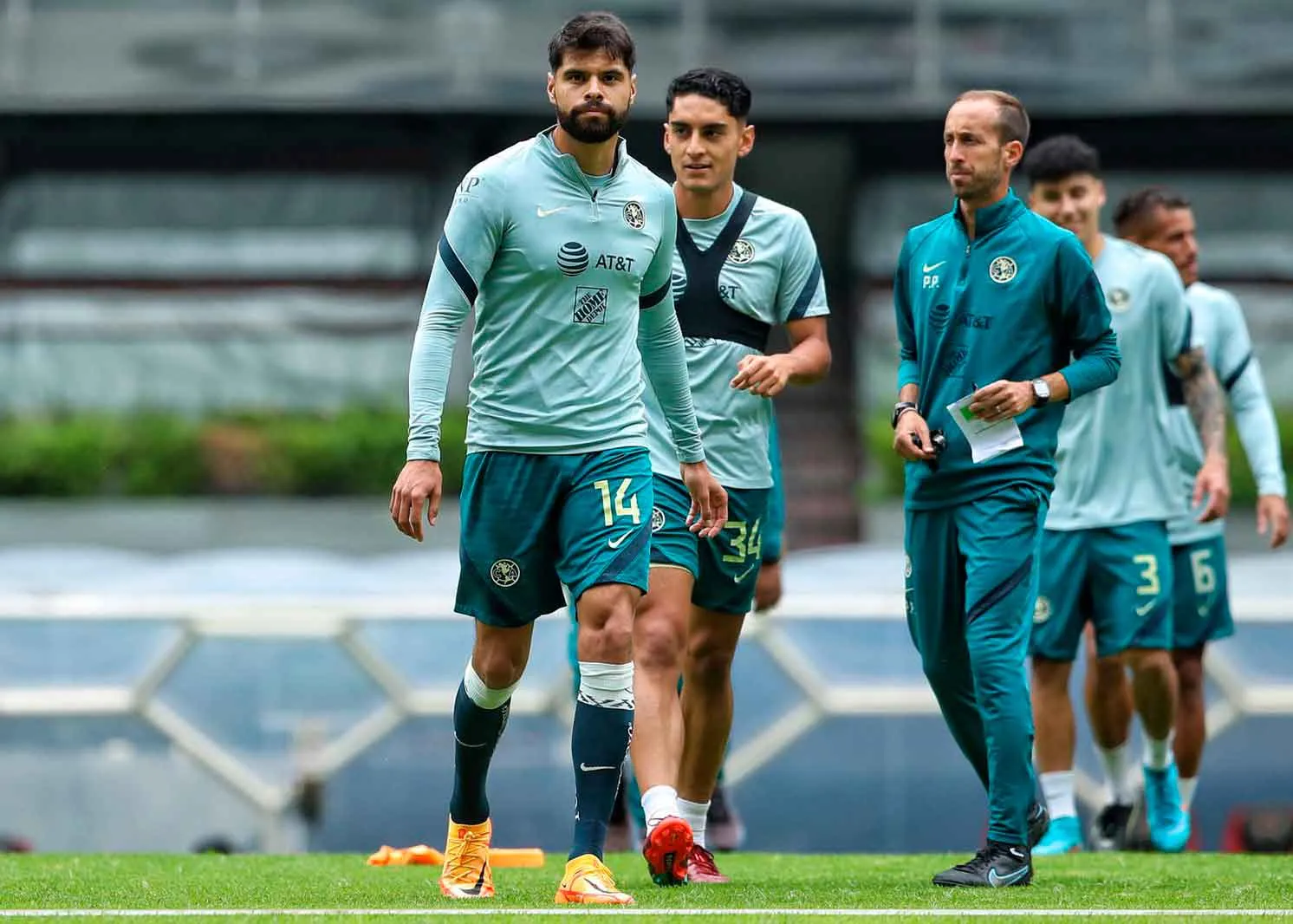 MIGUEL PONTÓN Néstor Araujo, en una práctica del América