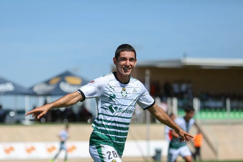 Alberto Ocejo jugando con Santos