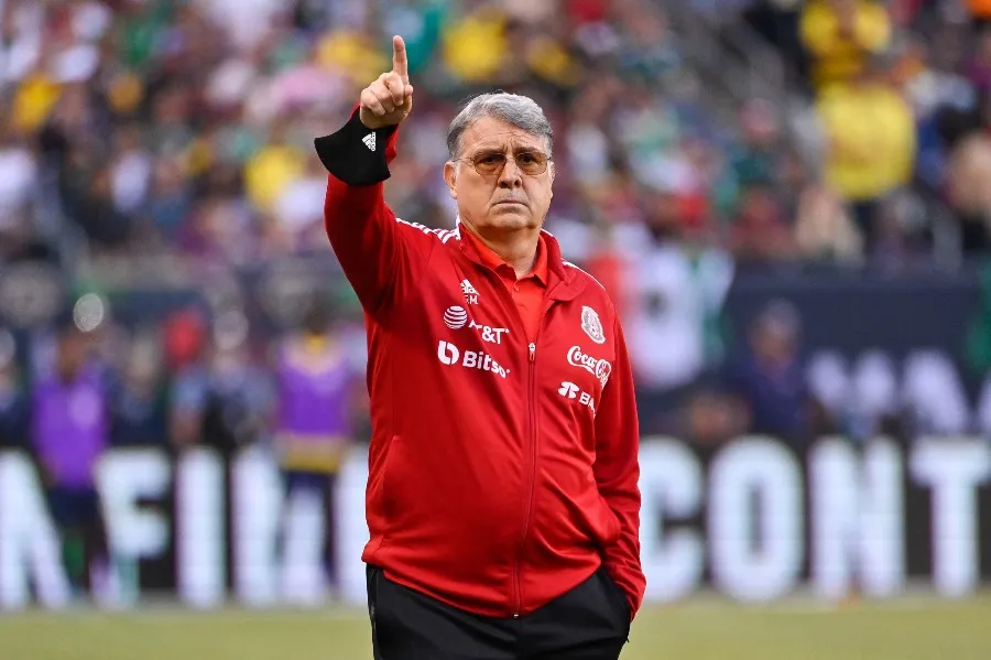 Gerardo Martino durante un partido con México