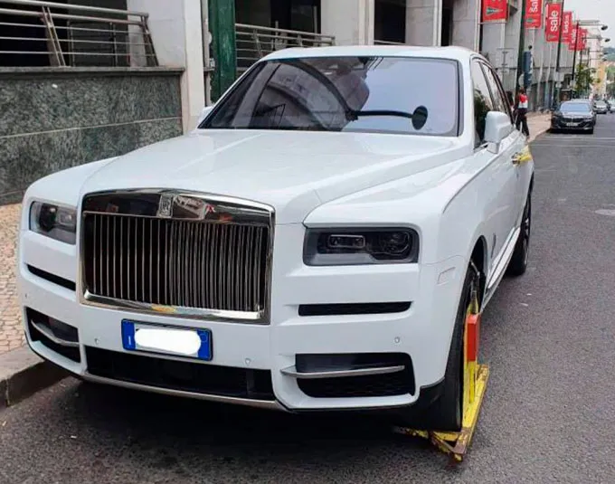 TWITTER @pedromsepulveda Rolls-Royce de Cristiano Ronaldo, infraccionado