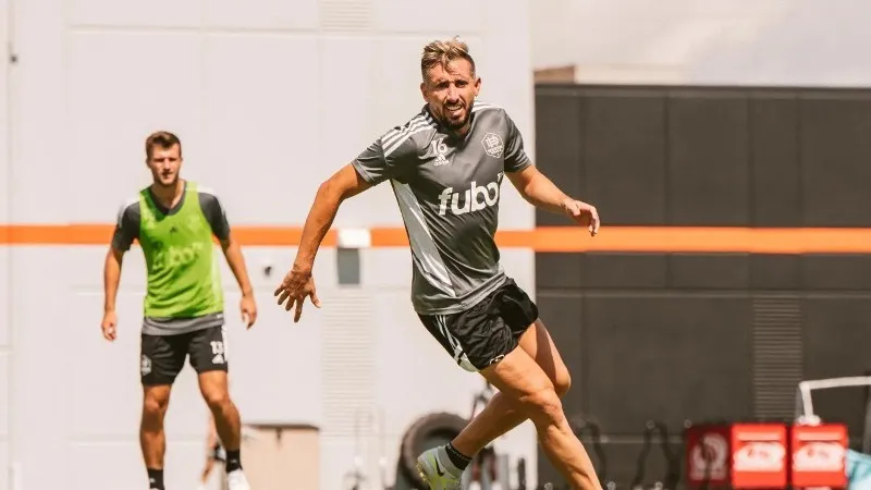 Héctor Herrera en entrenamiento