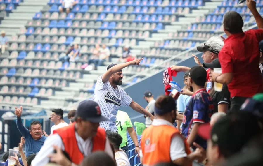 Aficionados en Palacio Sultán