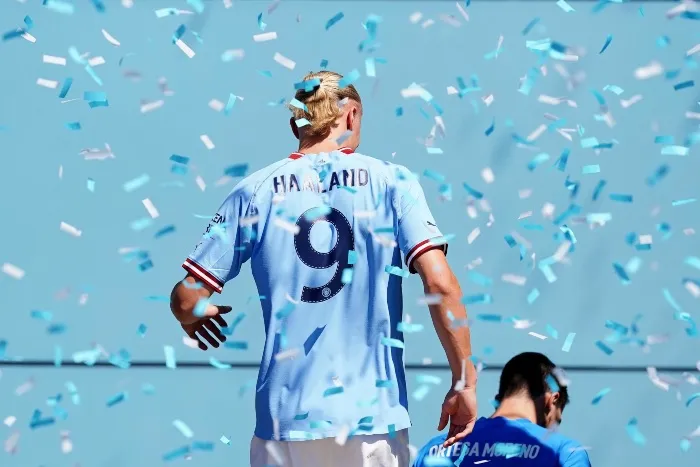 AP Erling Haaland como delantero del Manchester City