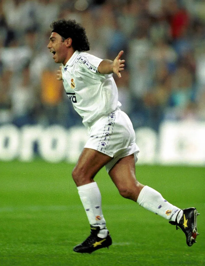 Hugo Sánchez celebrando un gol con el Real Madrid