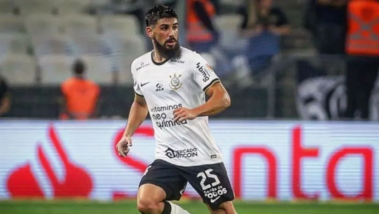 Bruno Méndez durante un partido de Corinthians