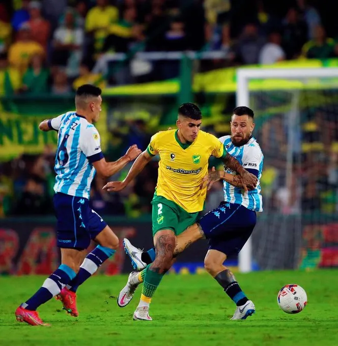 Adonis Frías con Defensa y Justicia