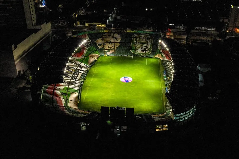El estadio León encumbró la imagen del nuevo refuerzo