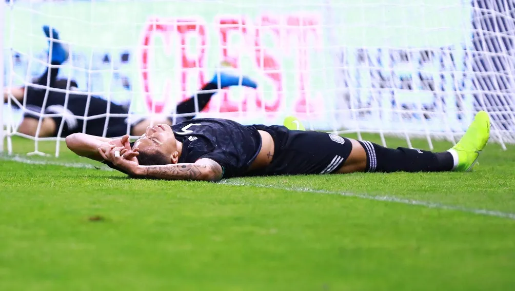 IMAGO7 Carlos Salcedo en lamento con el Tri