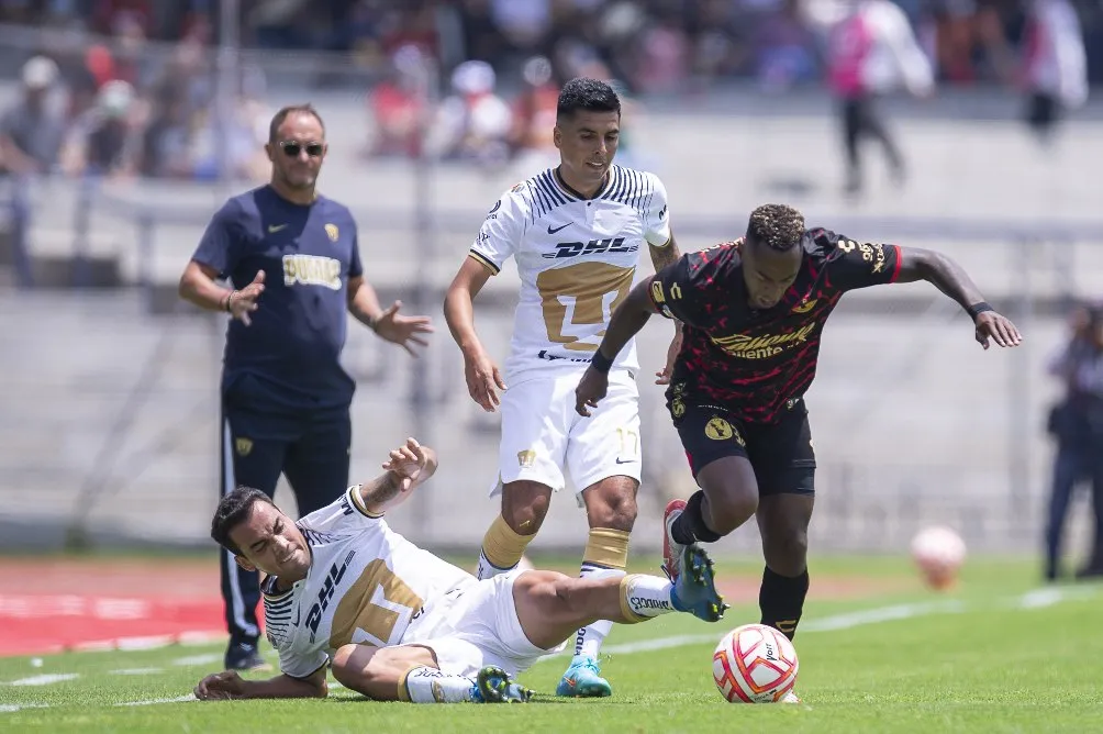 Adrián Aldrete en partido con Pumas