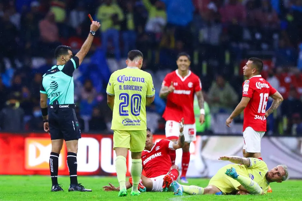 La expulsión de Baeza cambió el partido