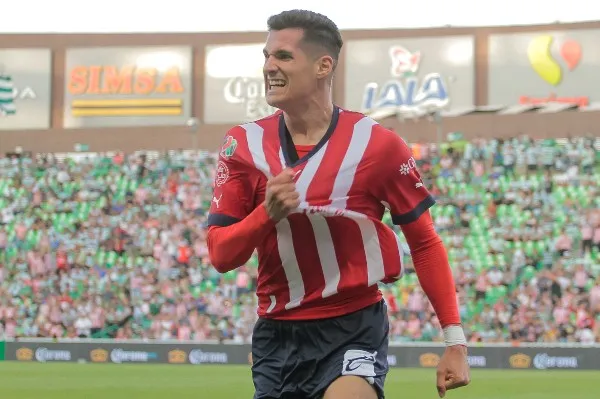 José de Jesús González celebra con Chivas