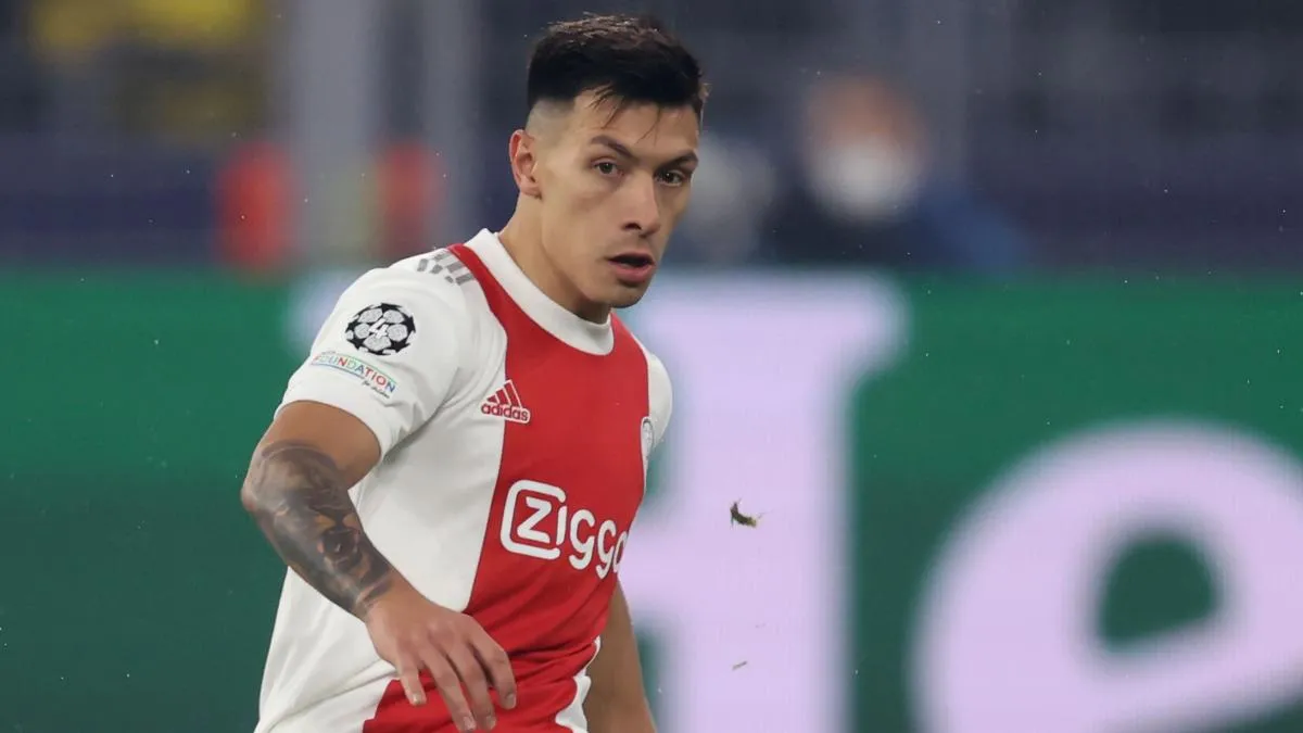 Lisandro, en juego con el Ajax